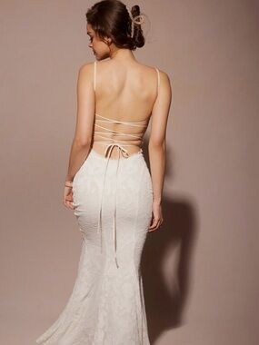 Elegant White Lace Backless Evening Dress